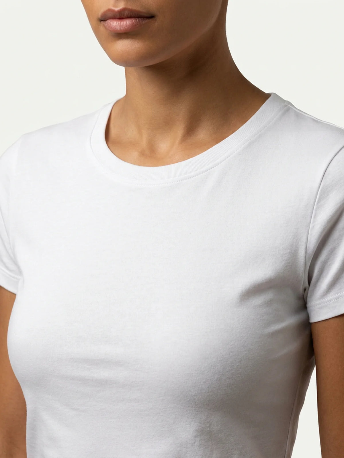 Camiseta básica de algodón blanca para mujer