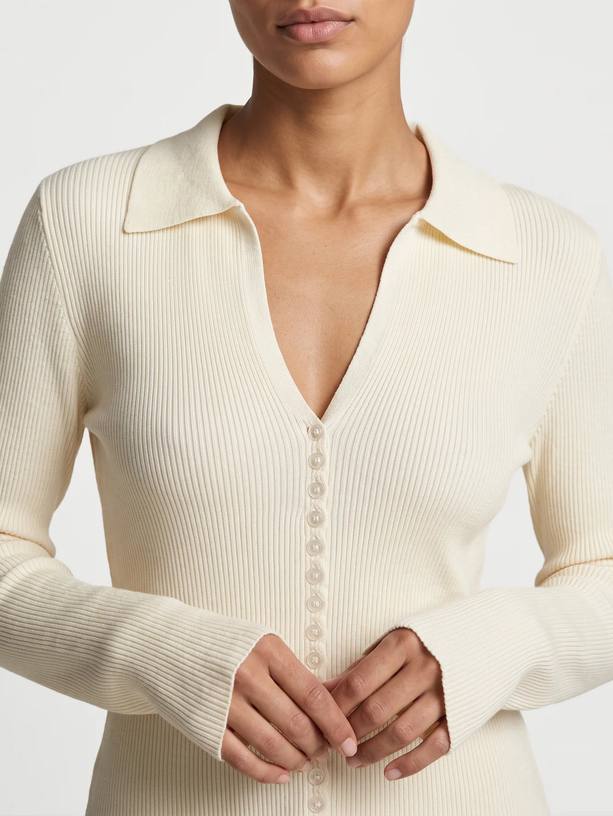 Jersey canalé beige con cierre de botones, vista frontal