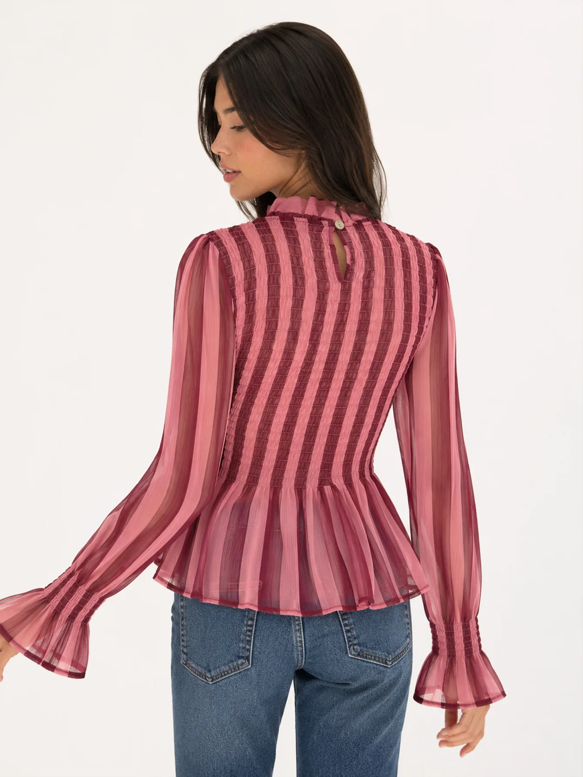 Blusa rayas manga larga combinada con jeans