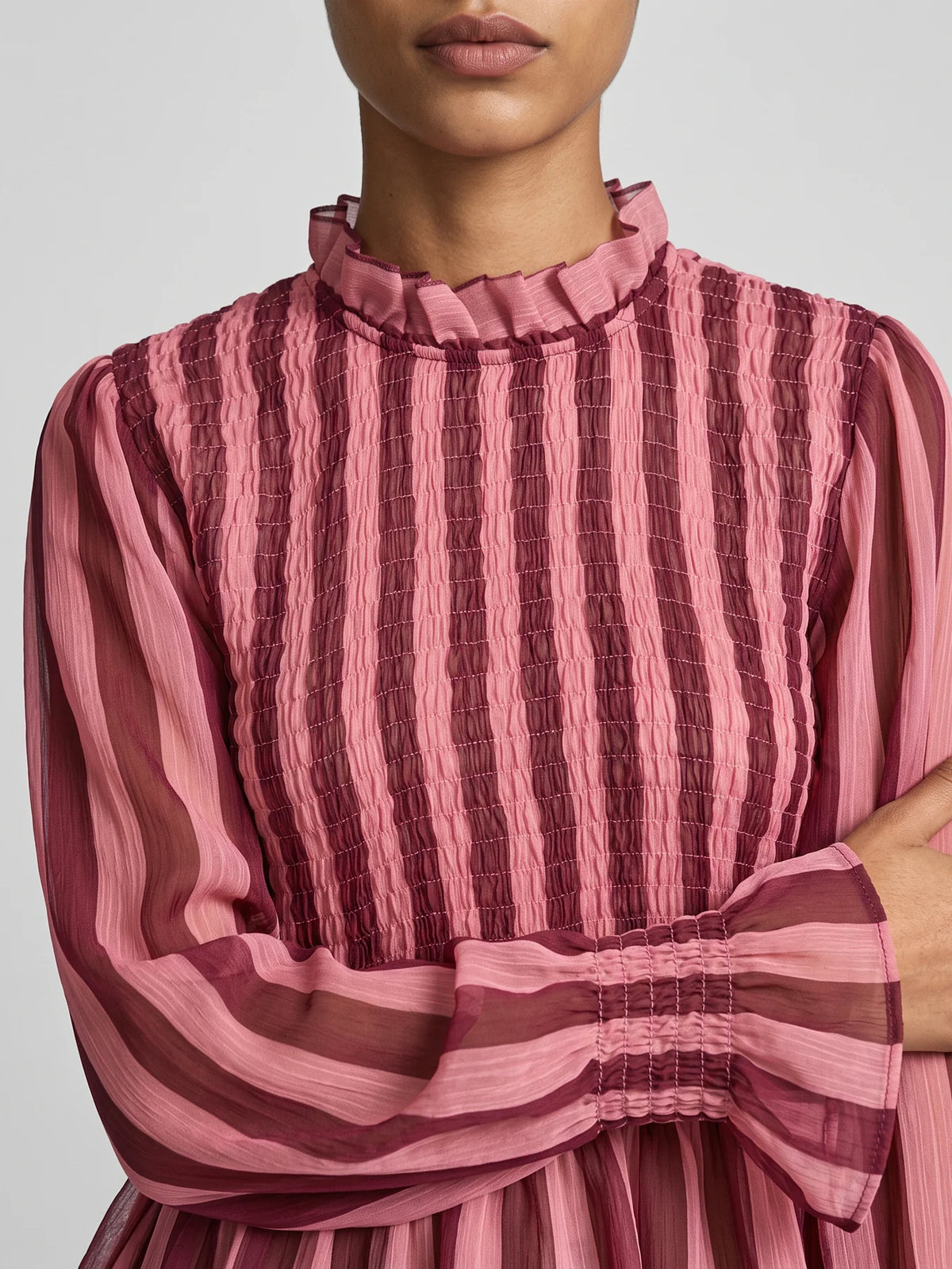 Blusa rayas cuello redondo, vista frontal detalle