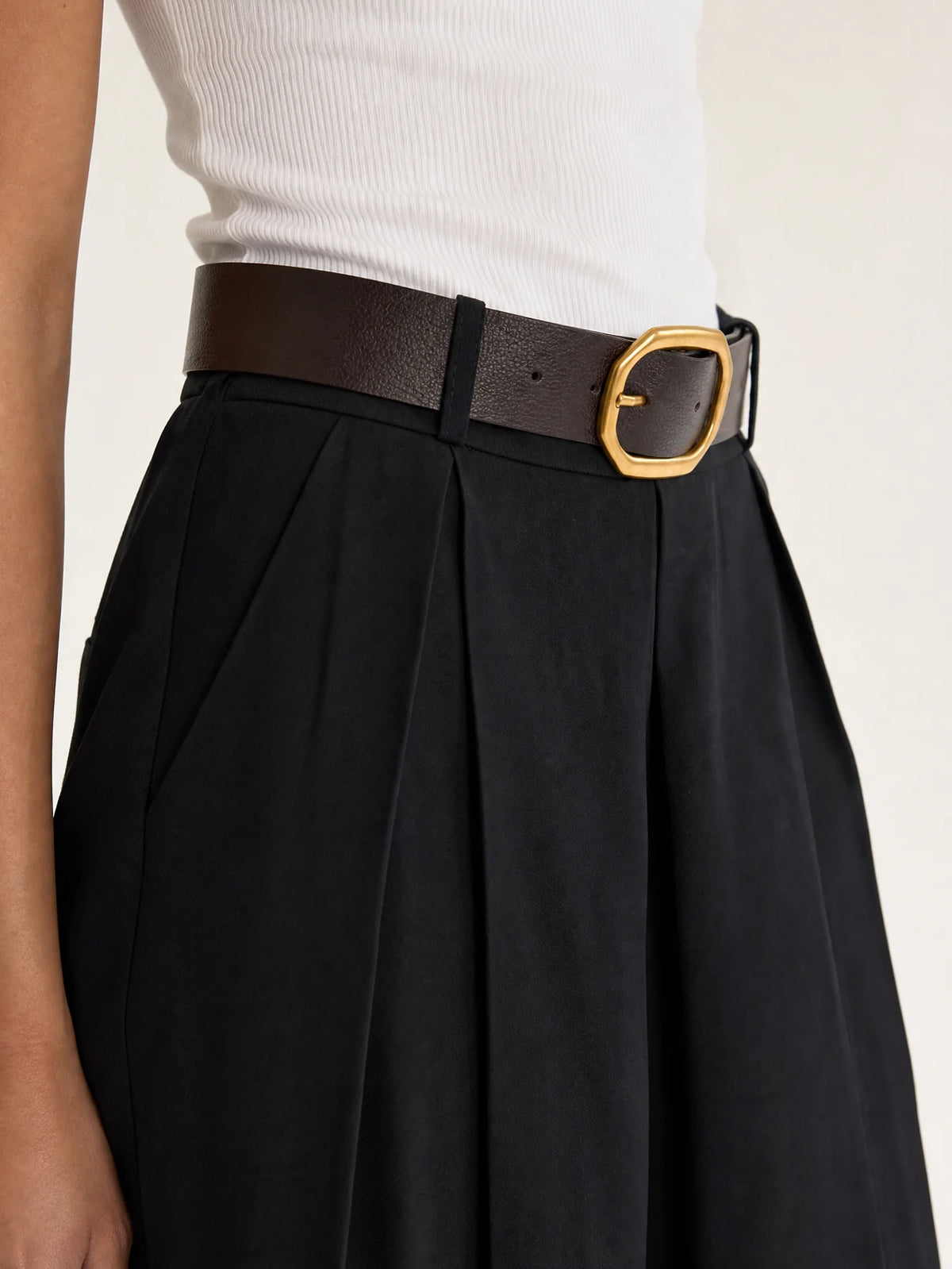 Pantalón Ancho Fluido con Cinturón