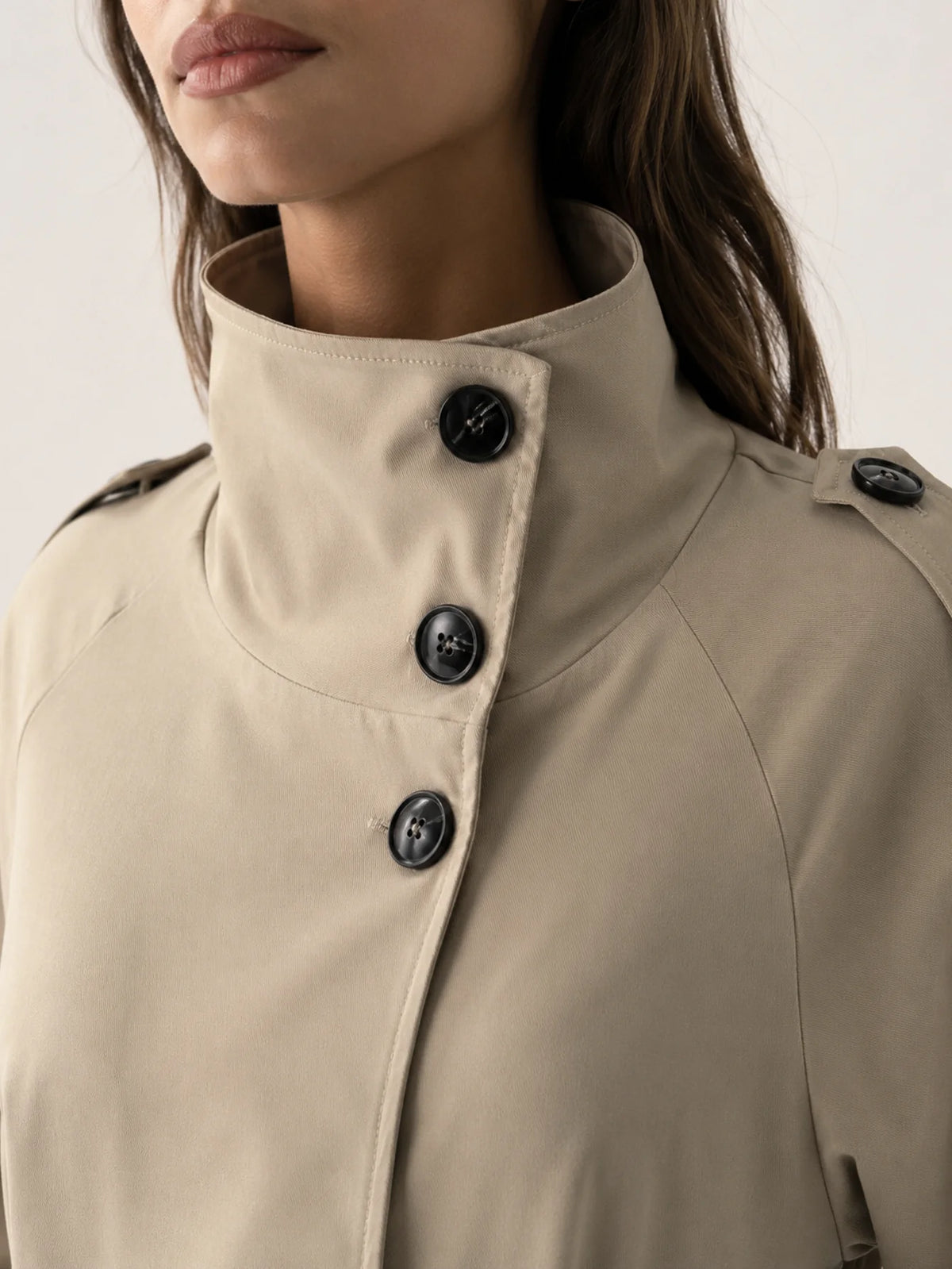Chaqueta Cuello Alto con Cinturón