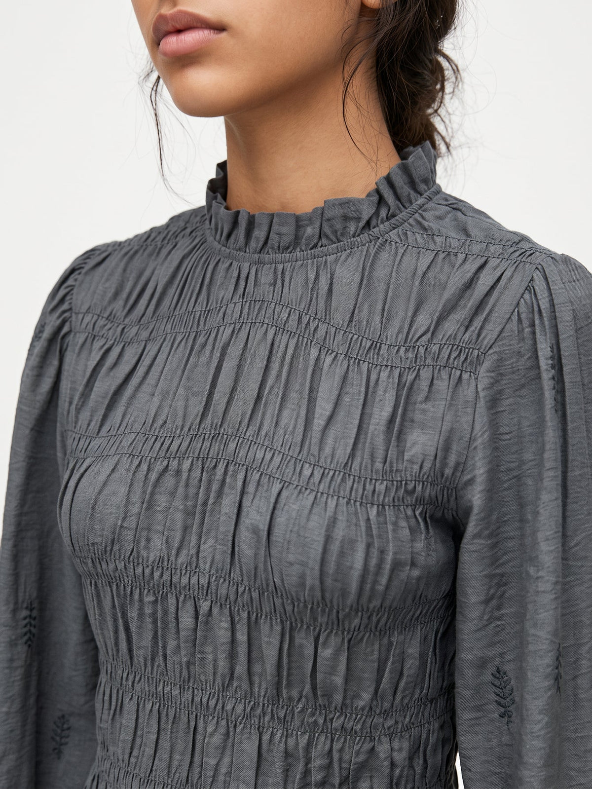 Blusa de Manga Larga con Nido de Abeja y Cuello Subido