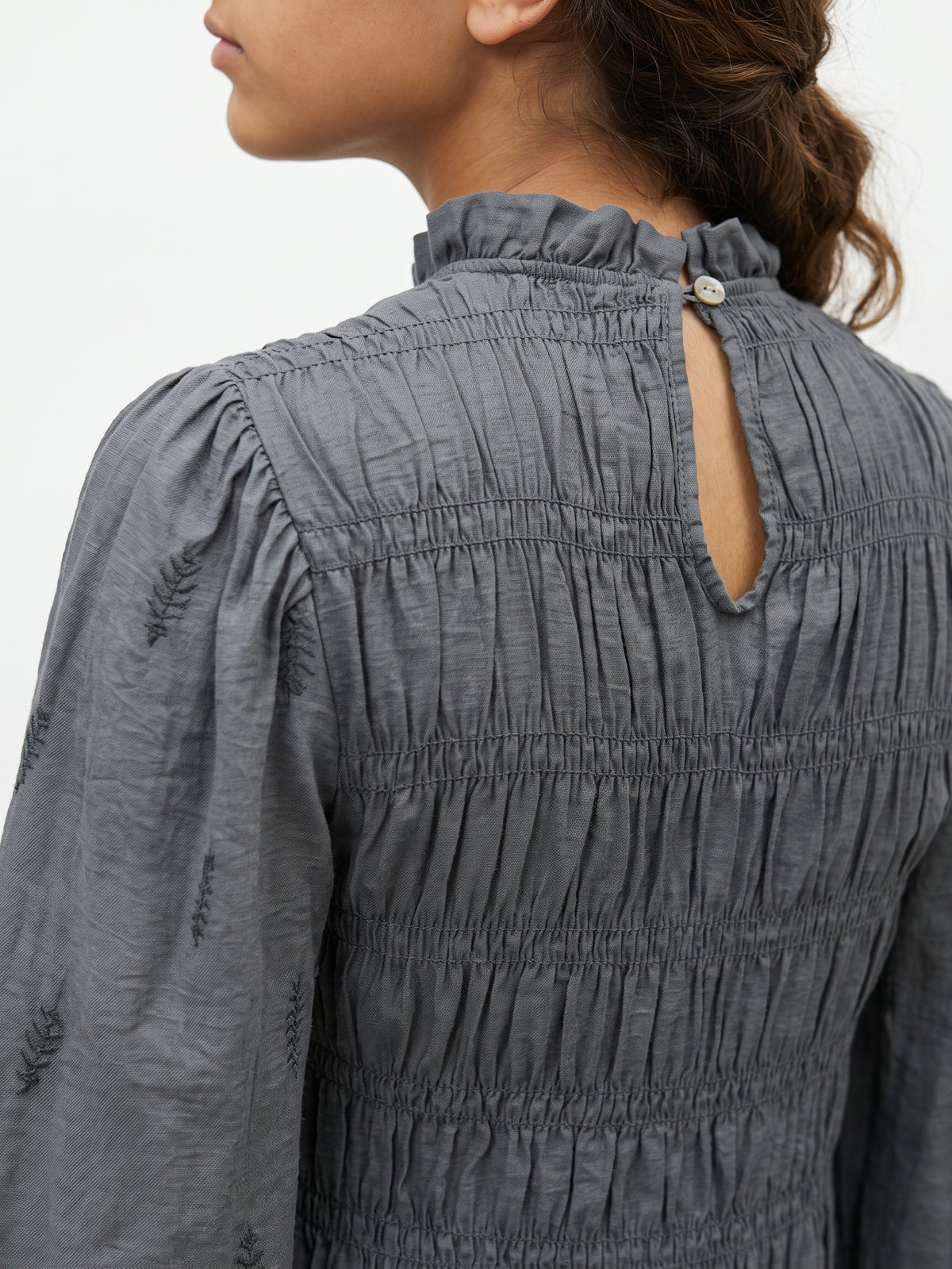 Blusa de Manga Larga con Nido de Abeja y Cuello Subido