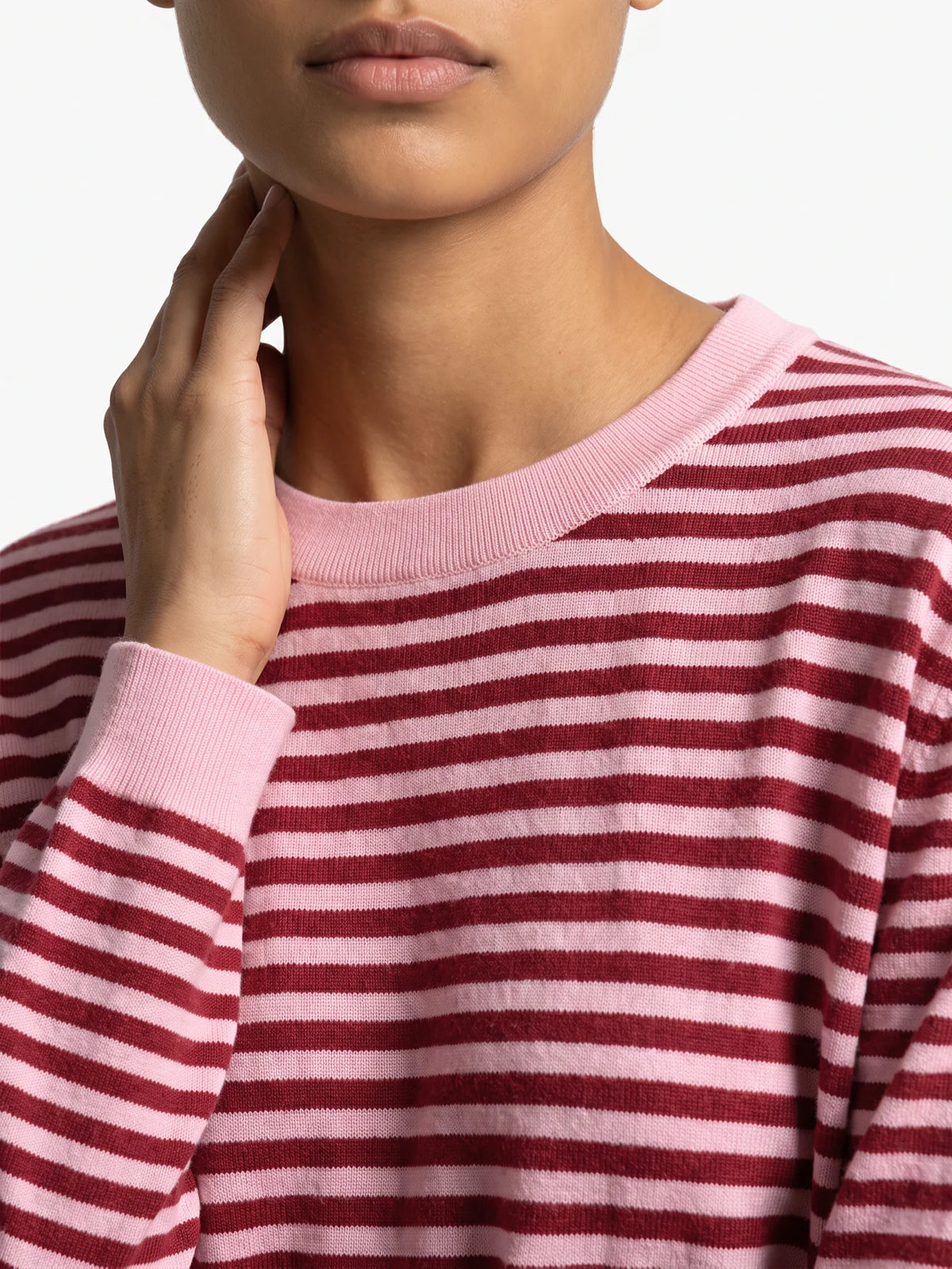 Jersey de punto a rayas mujer, detalle de cuello redondo